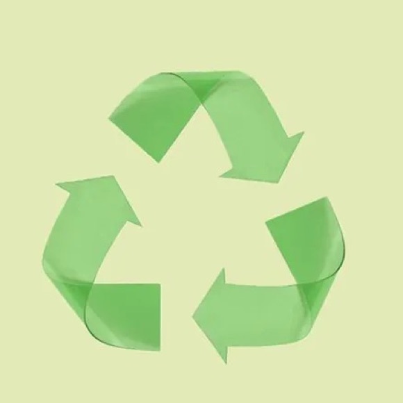 Meet your Posher, Adriana - Picture 2 of 4